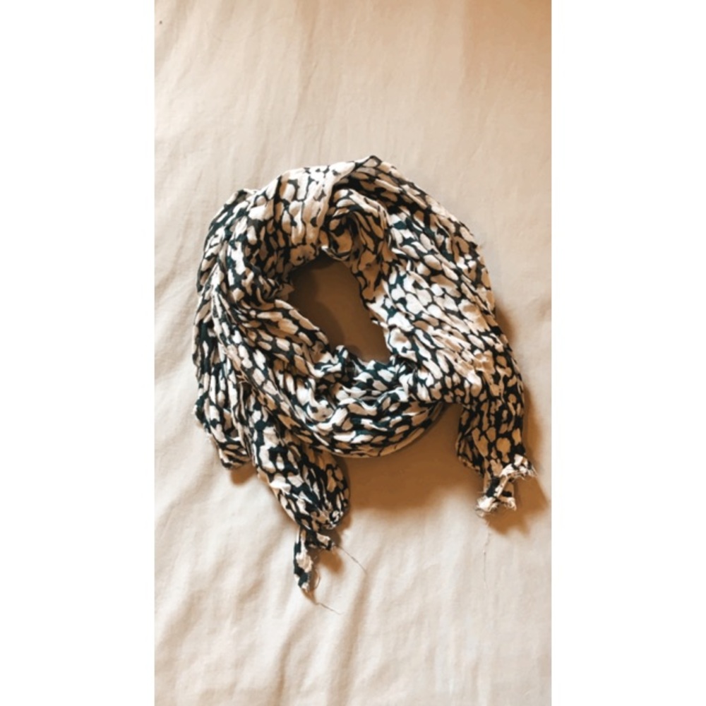 Lightweight scarf